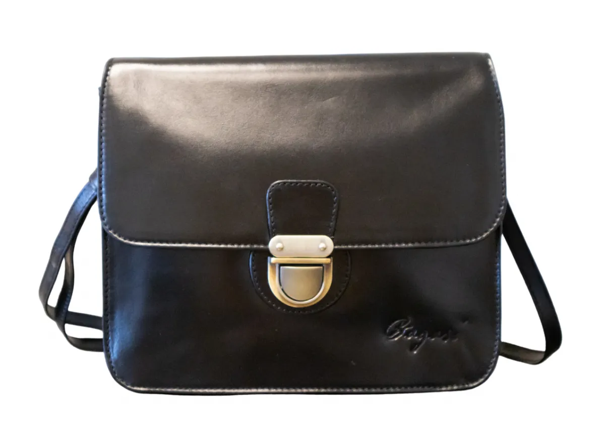 Axelväska med spänne