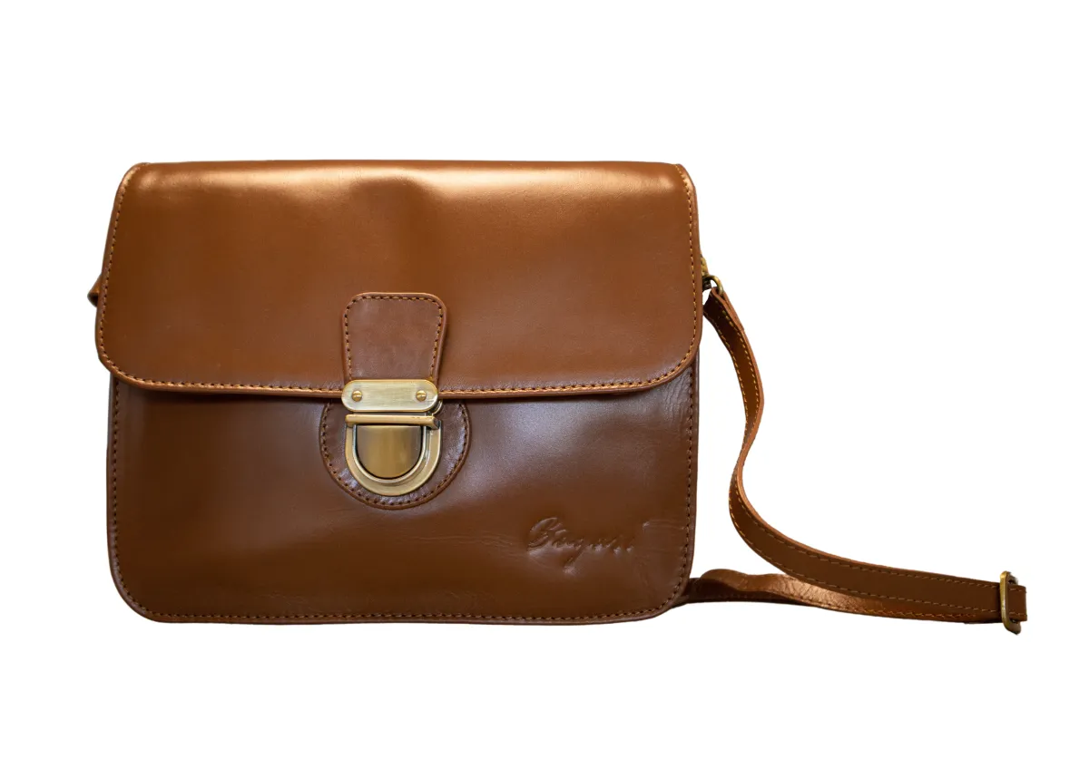 Axelväska med spänne