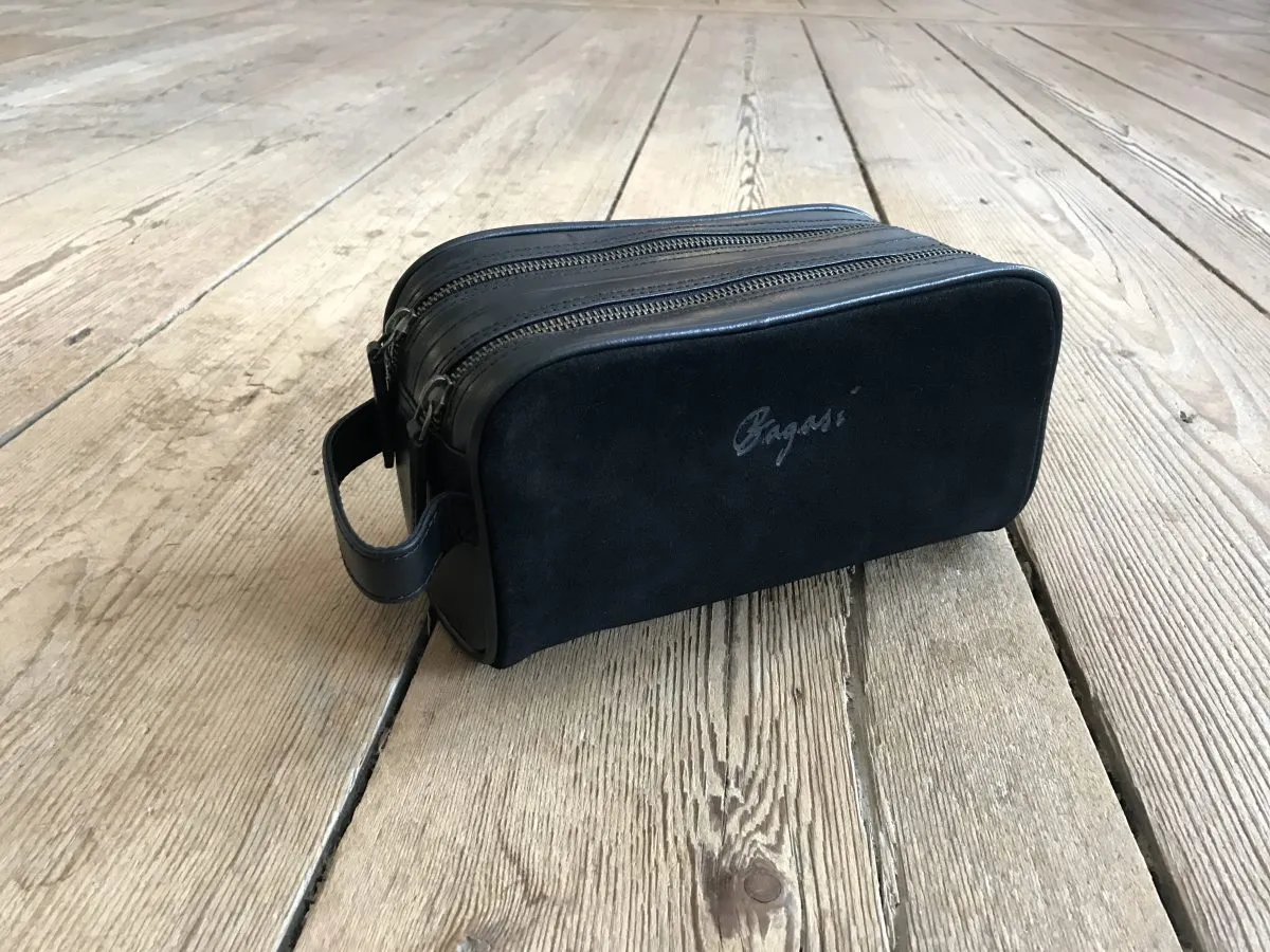 Necessär i mocka dubbel dragkedja